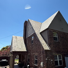 Slate-Roof-Soft-Wash-Transformation 1